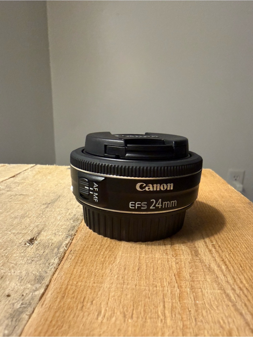 Canon EF-S 24mm f/2.8 STM